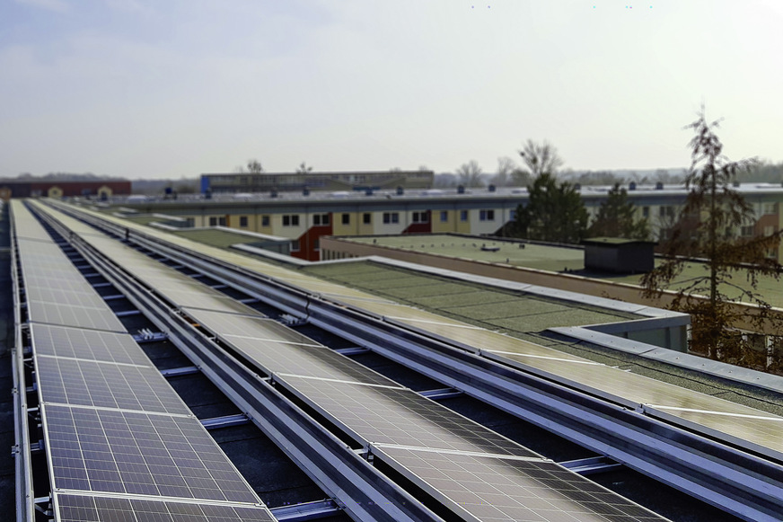 Insgesamt 228 Solarmodule wurden bei der Anlage in Herford installiert.