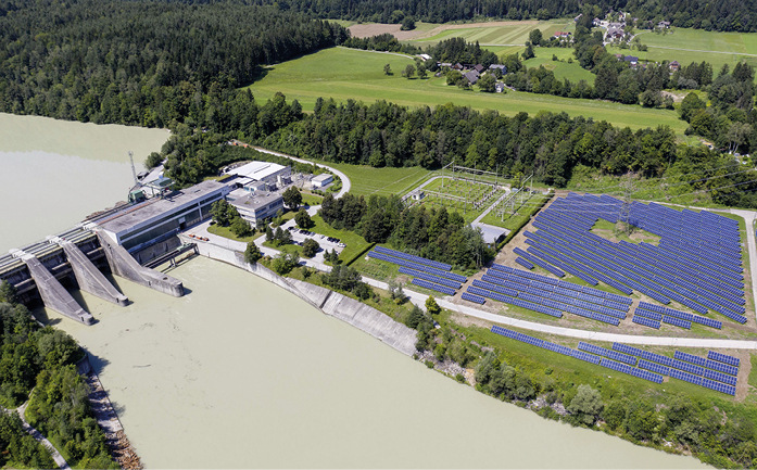Am Wasserkraftwerk Feistritz-Ludmannsdorf in Kärnten befindet sich der Solarpark, bei dem die ersten Tauro Eco zum Einsatz kamen.