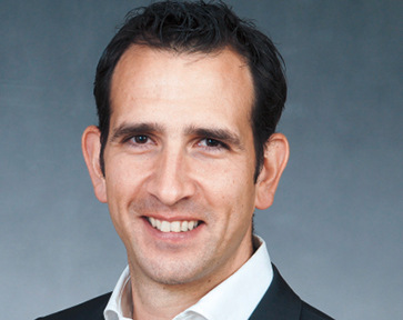 Johannes Parensen ist IT-Spezialist und Vertriebsleiter bei GMS Development. Er verfügt über mehr als 20 Jahre Erfahrung im Key-Account-Geschäft. Zu seiner Expertise gehören Planung, Entwicklung und Roll-out anspruchsvoller IT-Projekte sowie deren Betreuung im laufenden Betrieb. GMS Development entwickelt und vertreibt seit mehr als 30 Jahren leistungsstarke IT-Systeme für die Steuerung von Dienstleistern, sogenannte Field-Service-Applikationen. Zu den Kunden von GMS Development zählen namhafte Unternehmen wie Coca-Cola, Roche, Miele, Vaillant, Viessmann und der Wechselrichterhersteller SMA.