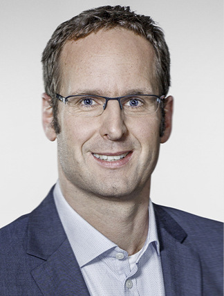Joachim Plesch ist geschäftsführender Gesellschafter der Gorfion Green Energy GmbH aus Konstanz. Nach Studien und Abschlüssen in BWL und VWL stieg der Ökonom als kaufmännischer Leiter eines Maschinenbauers für die Solarzellenherstellung in die Branche der erneuerbaren Energien ein. Danach folgten mehrere Stationen als CFO und Geschäftsführer im Maschinenbau, doch die Photovoltaik ließ ihn nicht los. So gründete er zusammen mit Sebastian Pingel vom Fraunhofer ISE im Februar 2021 die Firma Gorfion Green Energy, die Solaranlagen an mittelständische Betriebe vermietet.