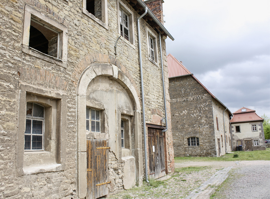 Teile der Schlossanlage sind bereits renoviert, andere nur notdürftig gesichert.