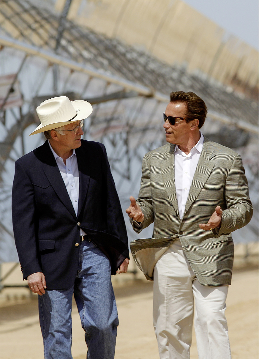 Im Frühjahr 2010 stand CSP auf dem ersten Höhepunkt: Ken Salazar und Arnold Schwarzenegger besuchten das Solarkraftwerk Next Era am Harper See in Kalifornien.