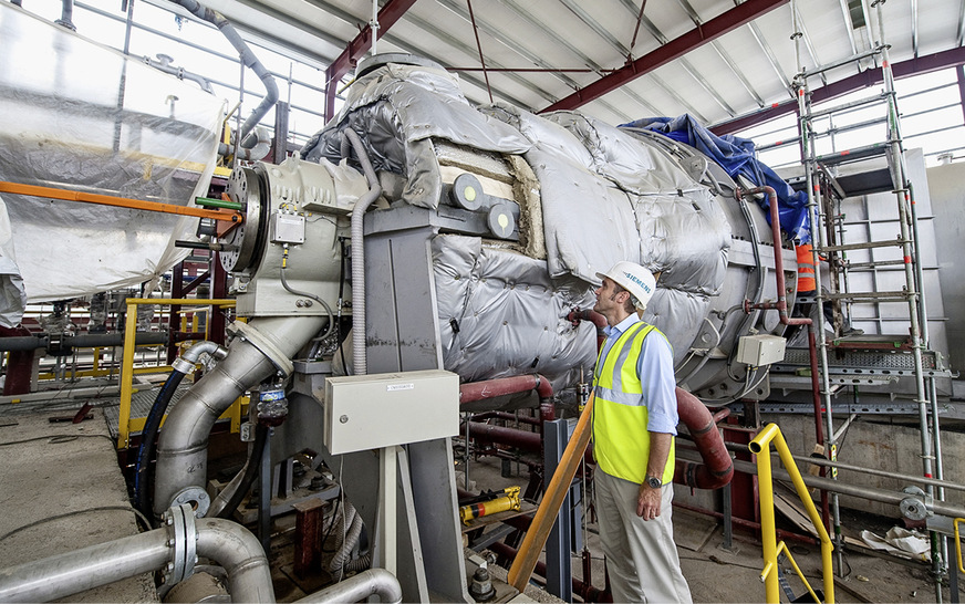 Vorbereitung einer Dampfturbine für CSP-Kraftwerke bei Siemens.