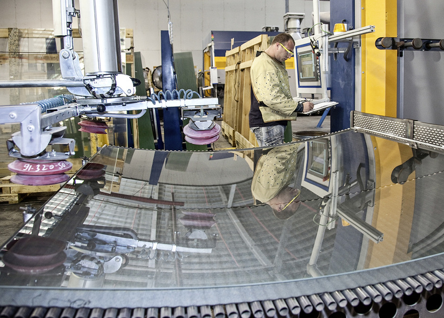 Fertigung der Parabolspiegel bei Siemens.