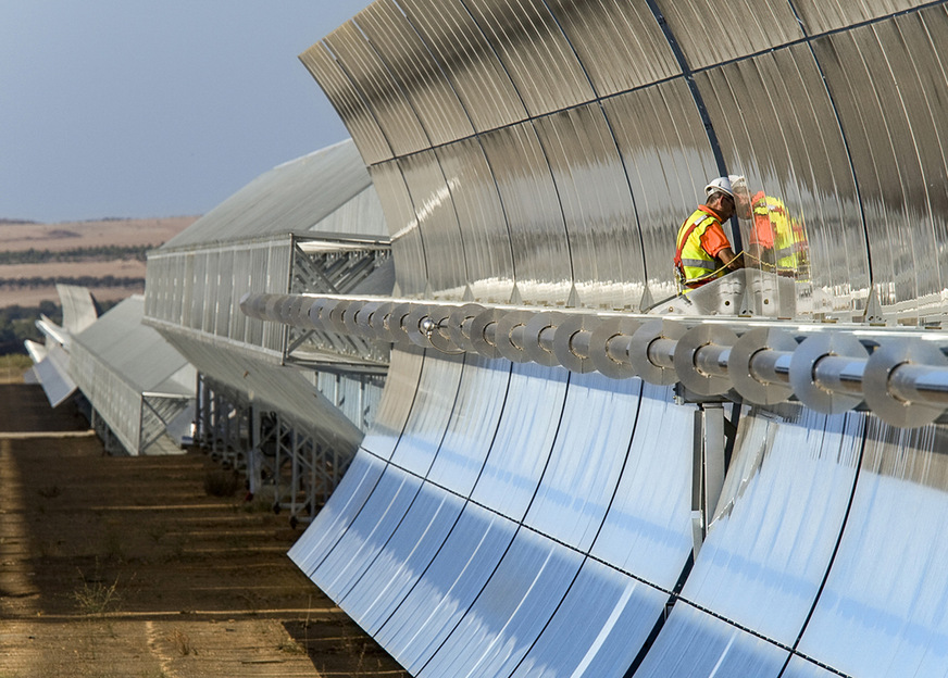 Montage eines CSP-Kraftwerks in Spanien.