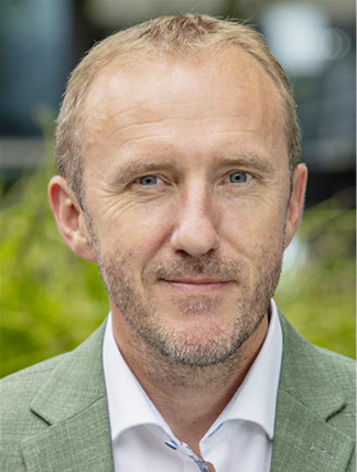 Martin Hackl leitet seit elf Jahren die Sparte Solarenergie bei Fronius International. Das Unternehmen hat mit den Wechselrichtern Tauro auch eine neue Lösung für Freiflächenanlagen. Auch dabei spielt der Eigenverbrauch die zentrale Rolle.