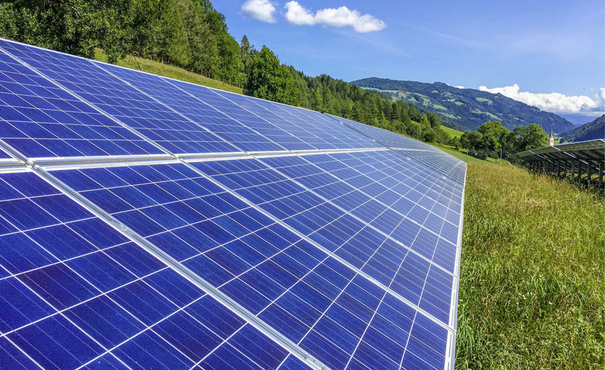 Die Mitglieder von Energiegemeinschaften können auch zusammen einen Solarpark betreiben und den Stromertrag zum Eigenverbrauch nutzen.