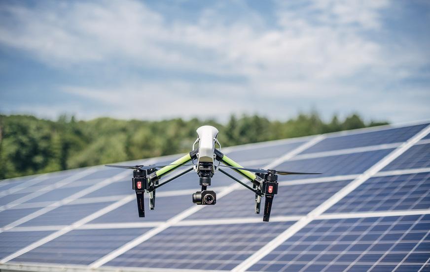 Neue Technik: Mit Flugdrohnen lassen sich Solarparks gut in Augenschein nehmen.