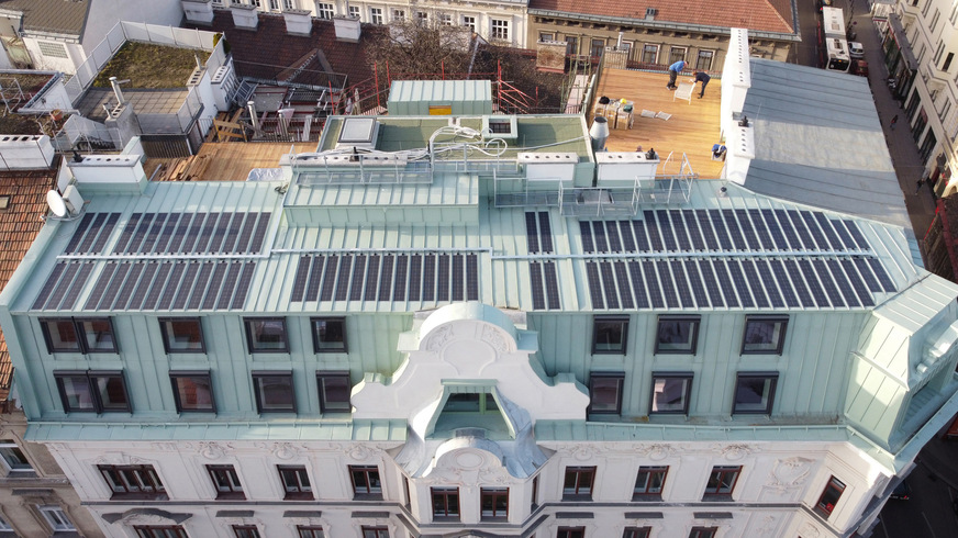 Diese leichten Solarmodule erfüllen die hohen Anforderungen des Ensembleschutzes in Wien.