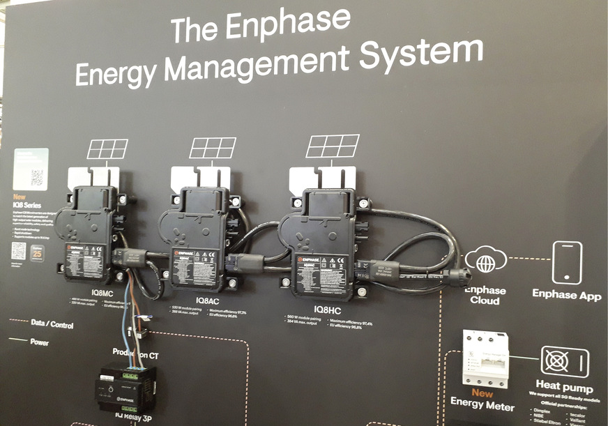 Das Enphase IQ8-System versorgt ein Gebäude auch bei Netzausfall mit Sonnenstrom vom Dach und aus der Batterie.