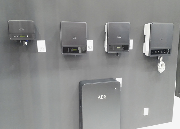 AEG hat neuerdings auch Wechselrichter im Angebot.