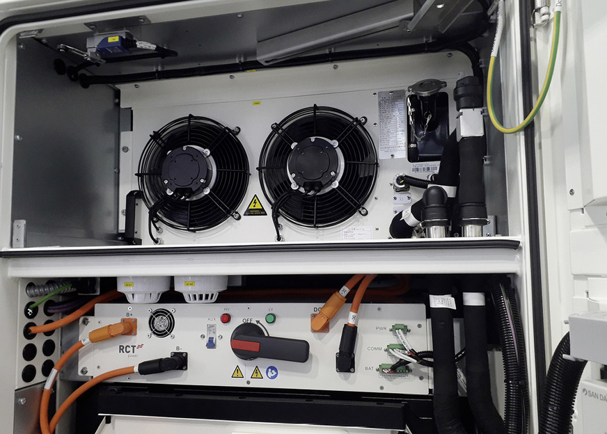 Blick in einen Speicherschrank von RCT Power. Der Aufstellort ist sorgfältig zu wählen und zu planen.