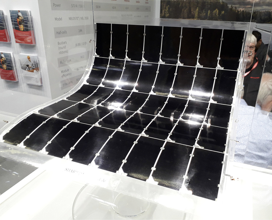Sehr leichte und flexible Module ohne Glas werden an Bedeutung gewinnen, hier eine Studie von Sharp.