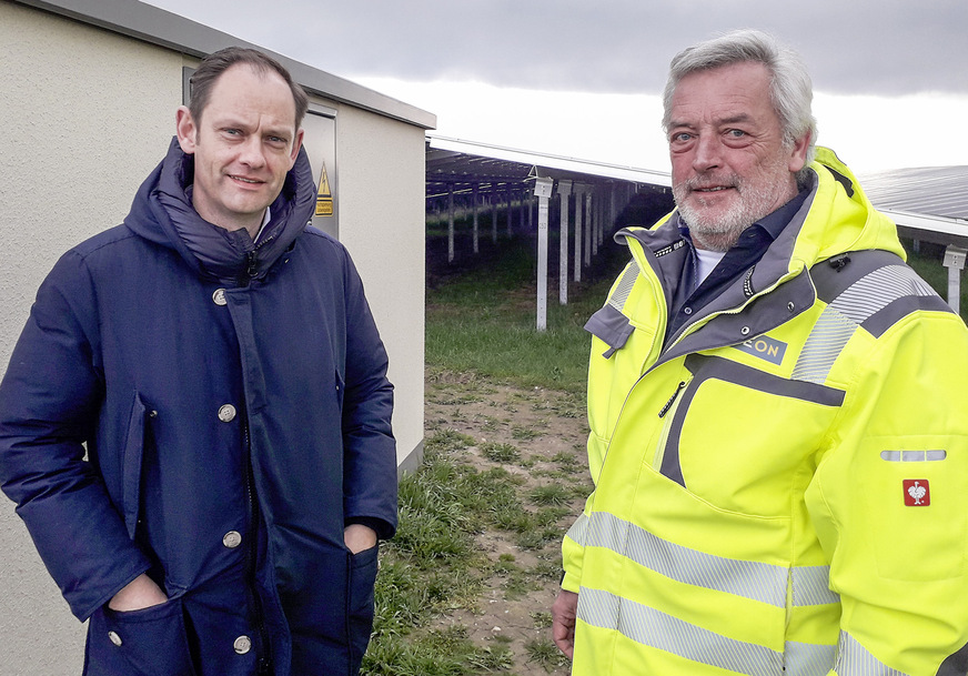 Christoph Lüken von Hansainvest Real Assets (links) war für die Finanzierung zuständig. Wolfgang Pielmaier (rechts) ist Technikchef von Move On Energy. Bei ihm liefen alle Planungen für die Errichtung des Solarparks zusammen.