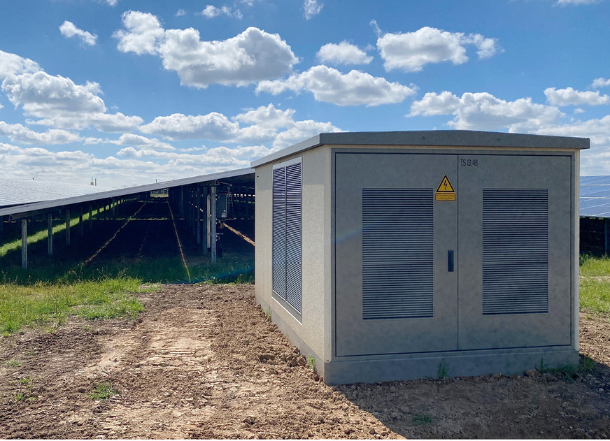 Trafostation im Modulfeld zur Sammlung der Solarenergie.