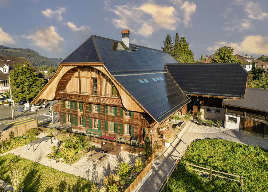Das denkmalgeschützte Bauernhaus von 1813 in Münsingen wurde mit Solar saniert.