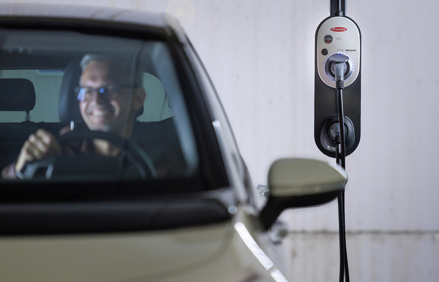 Nicht jedes Auto muss am Ende immer vollgeladen sein. Das Lastmanagement weiß, wer wie viel Strom tatsächlich braucht.