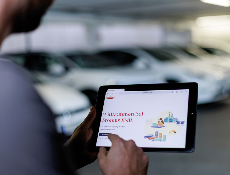 Der Administrator weist dem Mitarbeiter ein bestimmtes Ladeprofil zu.