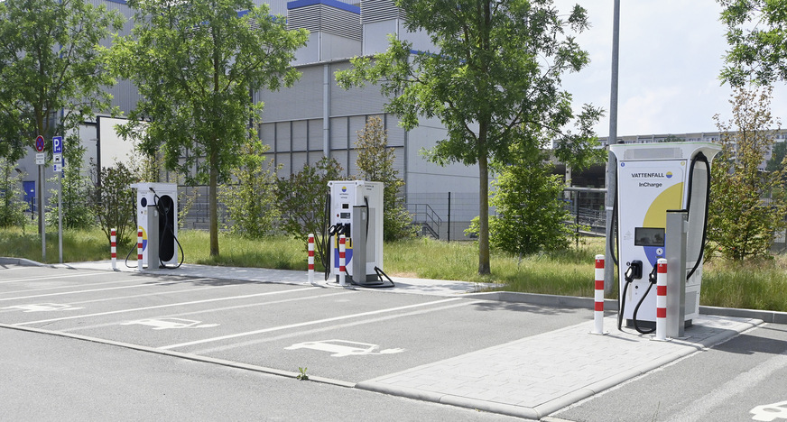 Fehlplanung oder Blick in die Zukunft: Dieser Ladepark steht mitten in einem Wohngebiet. Künftig kann man hier jede Menge Elektromobilität erwarten.