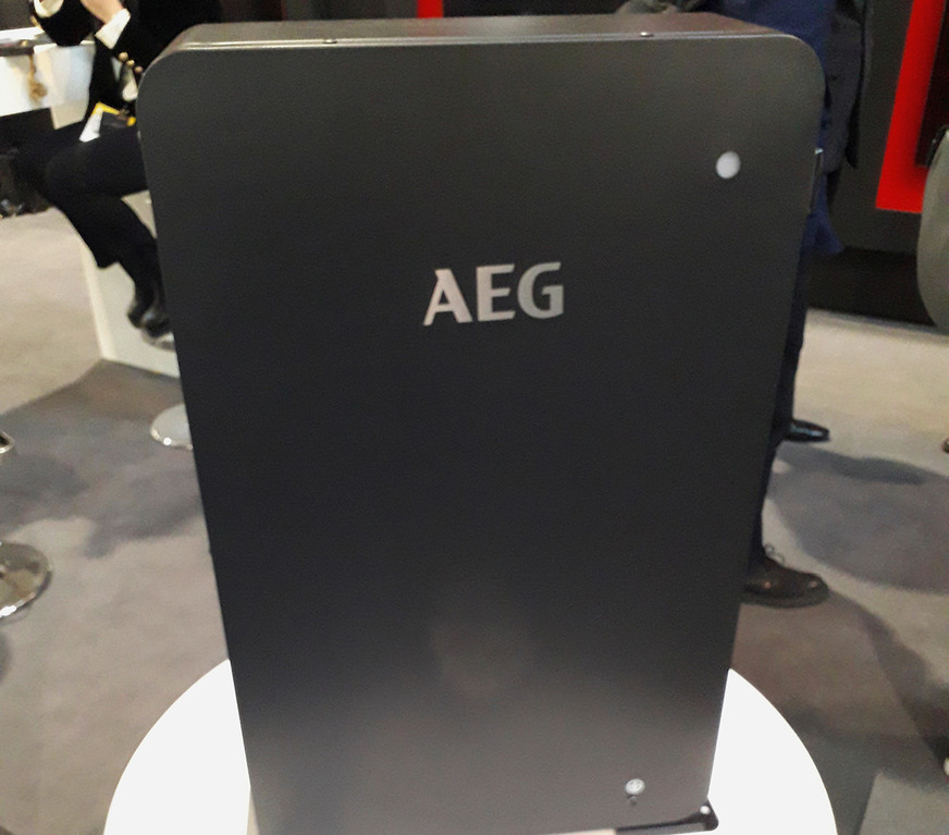 Der neue Speicher von AEG kommt in optisch ansprechendem Design daher.