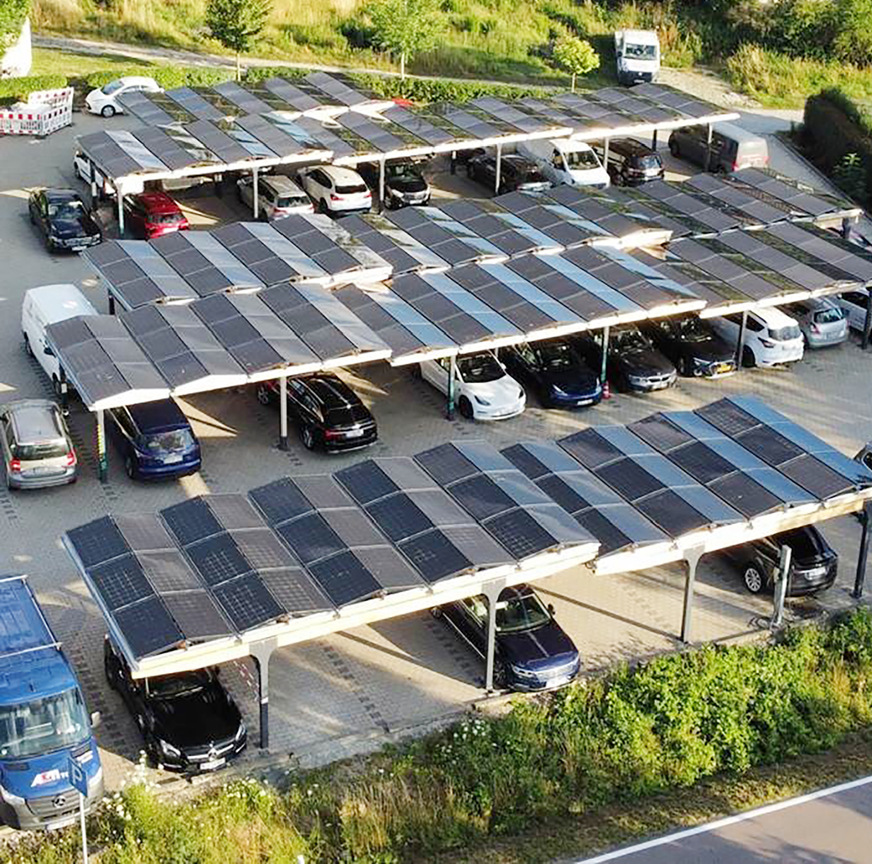 Im sachsen-anhaltinischen Osterfeld hat Sopago alle Hürden genommen und den Parkplatz eines Hotels überdacht. Ein Modell, das Schule machen soll.