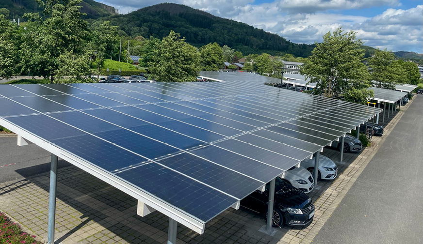 Die tragende Unterkonstruktion wird über Schraubanker abgestützt.