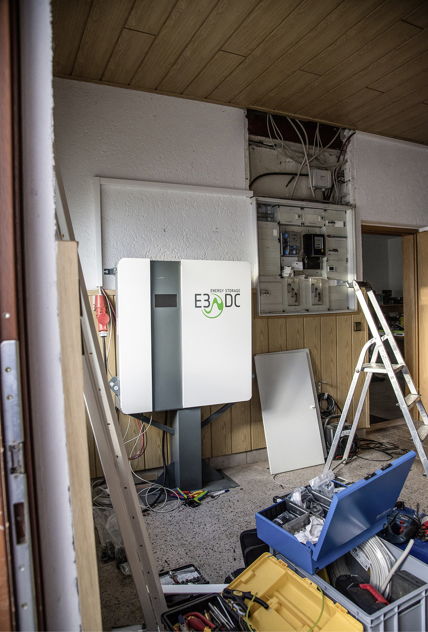 Aufstellung und Anschluss des Stromspeichers.