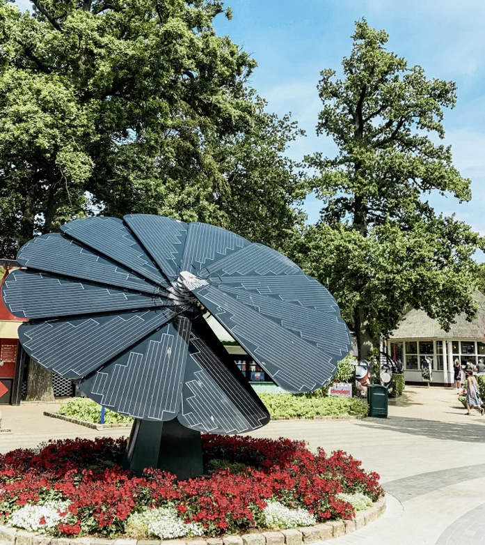 Die Smartflower versorgt einen Springbrunnen im Vergnügungspark Tivoli Friheden in Aarhus.