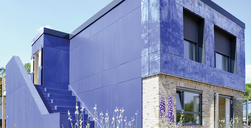 Solarmodule im Stile Delfter Porzellans hat das niederländische Team beim Solar Decathlon eingesetzt. Damit und mit der hervorragenden Energiebilanz haben sie es auf den dritten Platz geschafft.