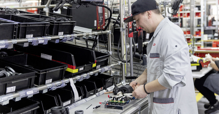 In Český Krumlov stellt Fronius auch die Filterdrosseln her – hier für den Gewerbewechselrichter Tauro.