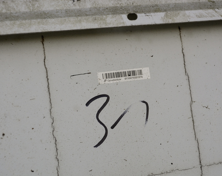 Versprödete Rückseitenfolien durch mangelhafte Auswahl der Materialien bei der Modulfertigung beschäftigen derzeit die Branche und die Gerichte.