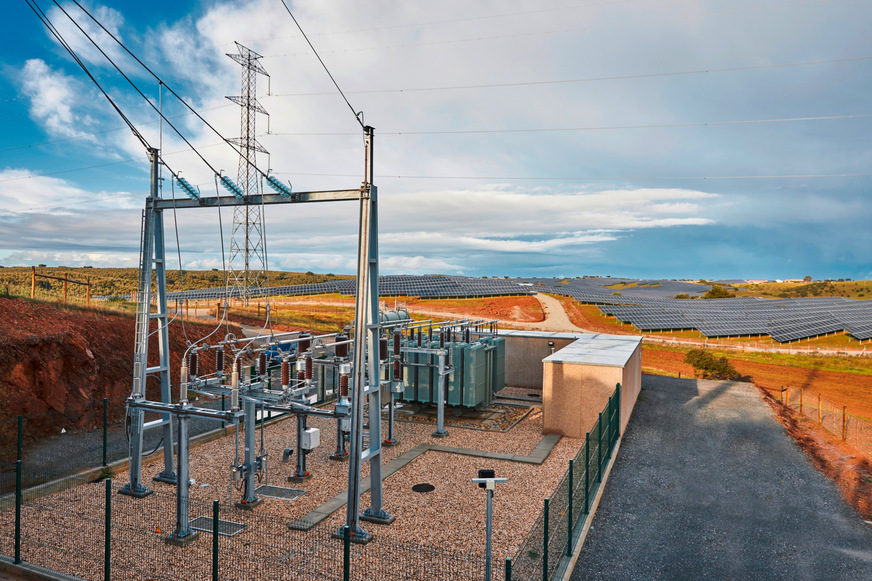 Netzanschlusspunkt eines Solarparks in Portugal mit der Einspeiseregelung von Phoenix Contact.