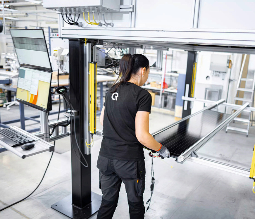 Die Solarelemente werden nach den Wünschen der Kunden gefertigt.