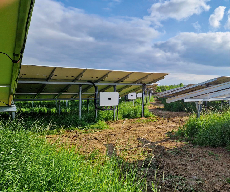 Geeignete Materialien und﻿ die richtige Handhabung sichern die Funktionalität der Kabelführung an Photovoltaikanlagen.