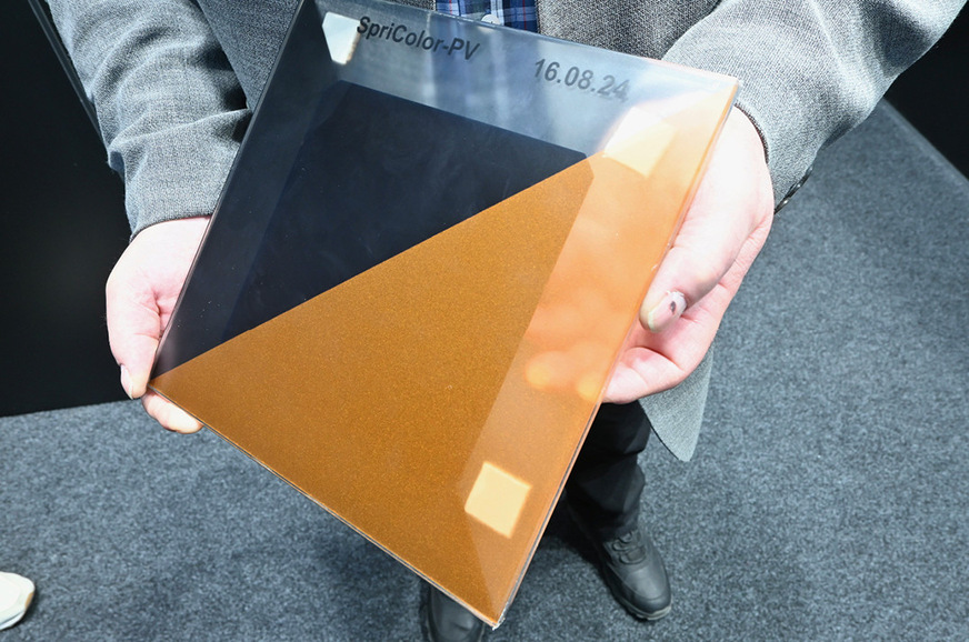 Durch die photonischen Pigmente und den speziellen Aufbau des Moduls erreicht Sprinz eine lebendige Farbgebung bei hoher Effizienz.