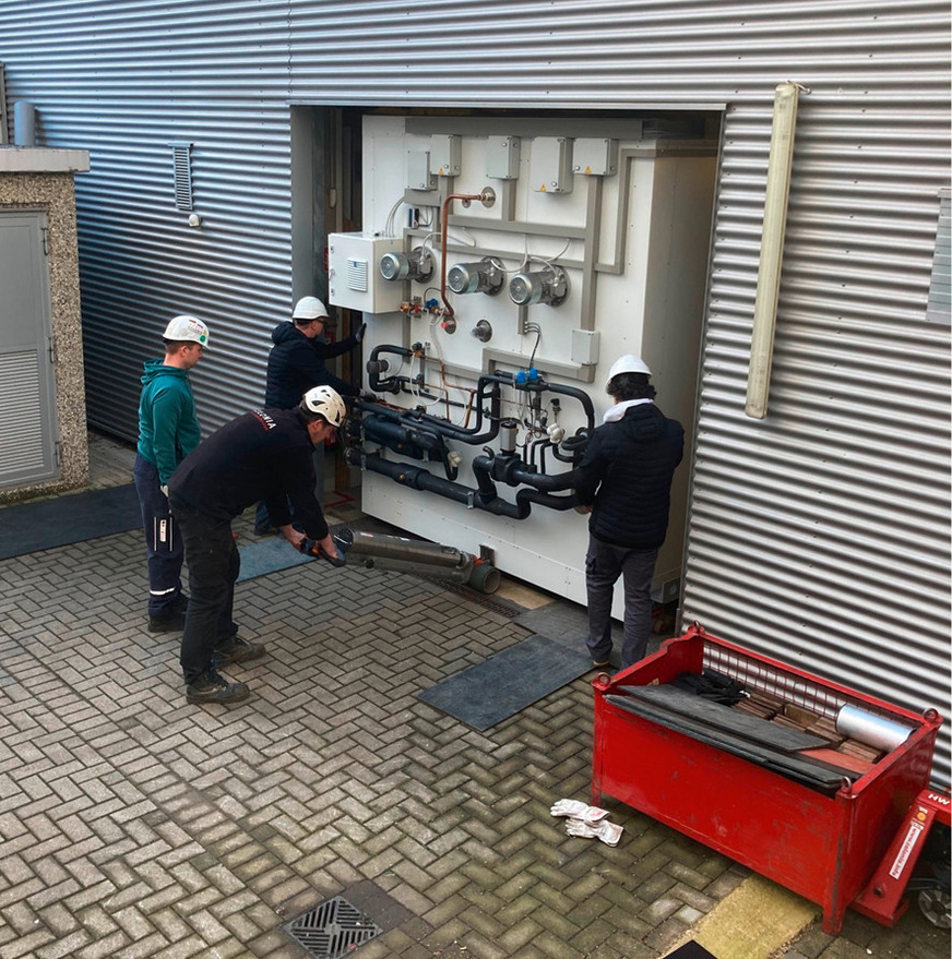 Einbau der neuen Klimakammer im Labor in Köln.