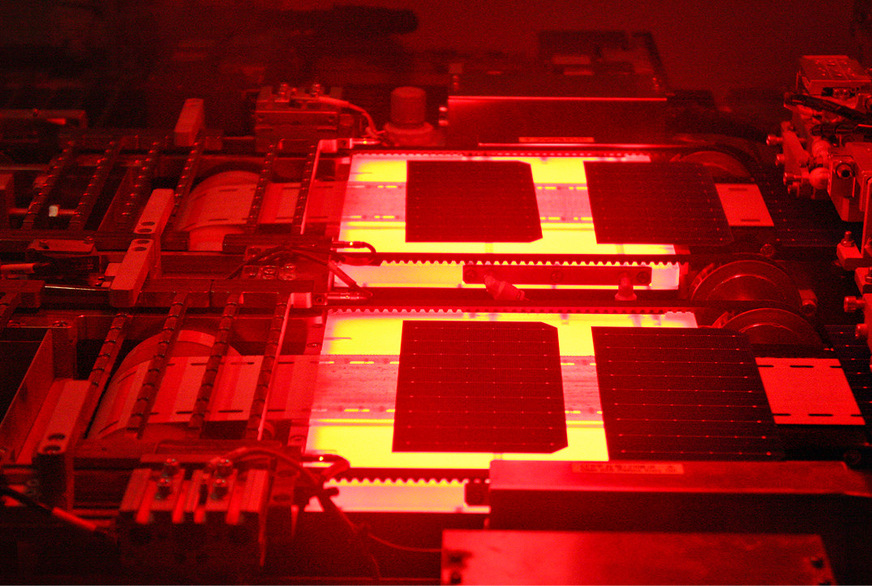 Metallisierung der Zellen zur späteren Kontaktierung.