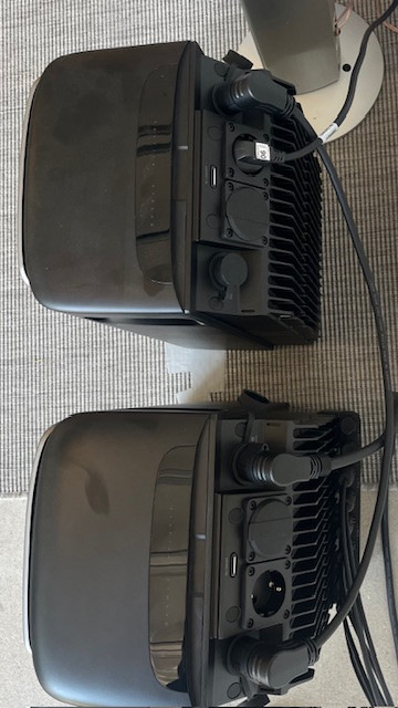 Blick von oben auf die mobilen Batterien.