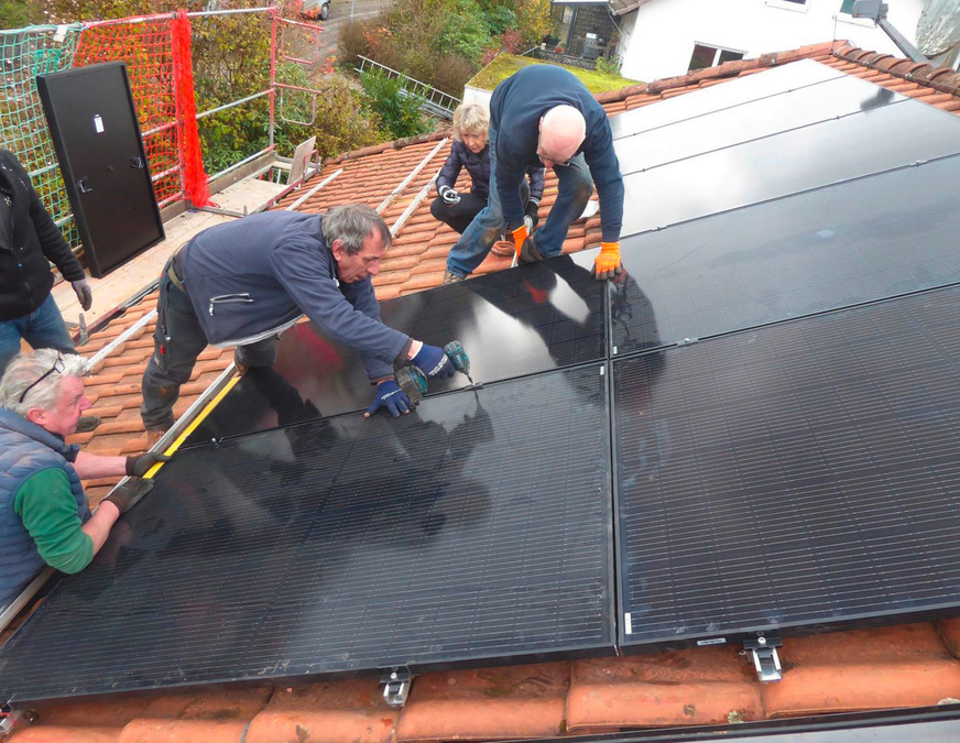 Gemeinsam mit dem Fachbetrieb realisieren die Enthusiasten aus L﻿örrach Anlagen in ihrer Region.