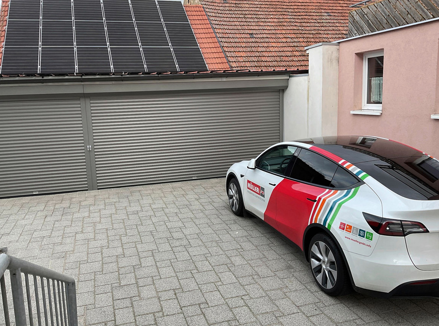 Typische Dachanlage auf einem Einfamilienhaus in Freiburg.