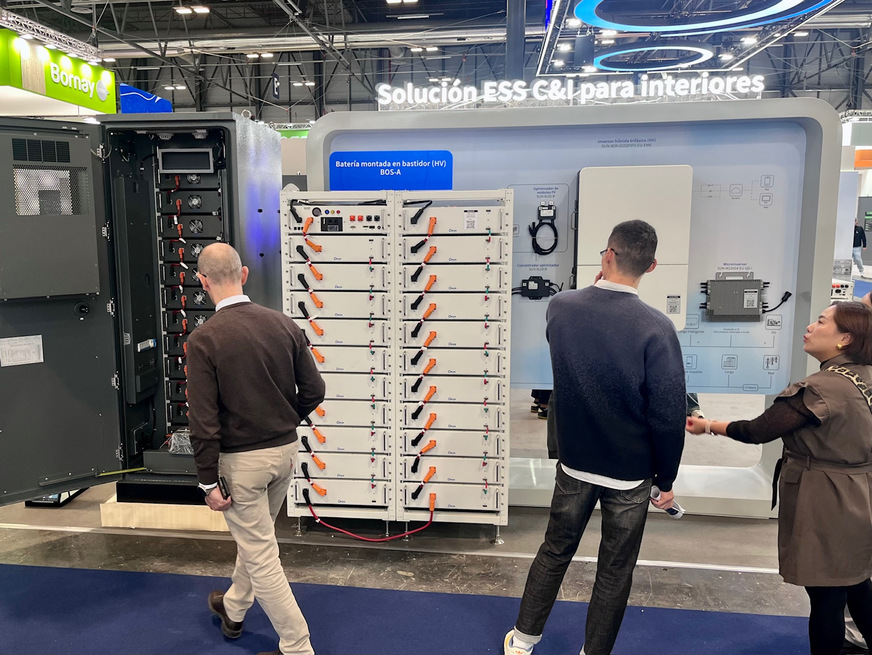 Viele Aussteller zeigen Speichersysteme – auch fürs Gewerbe.