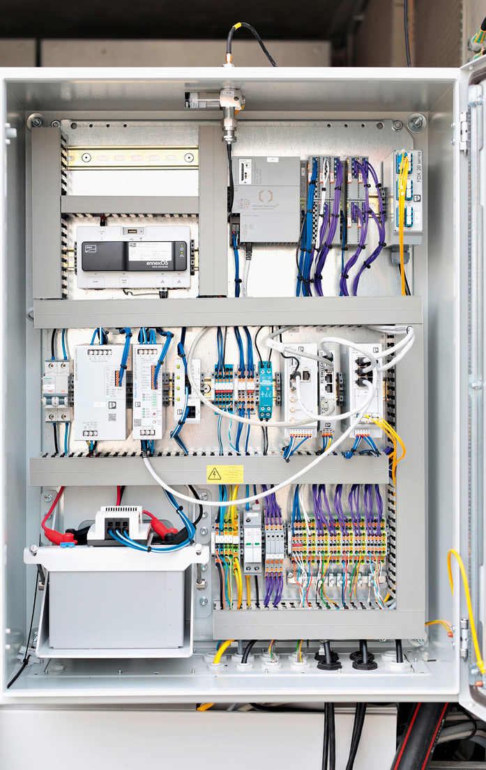 Der EZA-Regler lässt sich einfach an die Fernwirktechnik des Netzbetreibers ­anpassen.