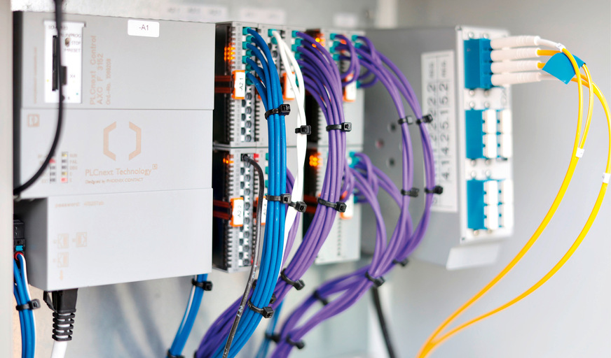 Die Steuerung PLC Next Control AXC F 3152 mit dem gemäß VDE AR-N 4110/4120/4130 zerti­fizierten EZA-­Regler-Kern.