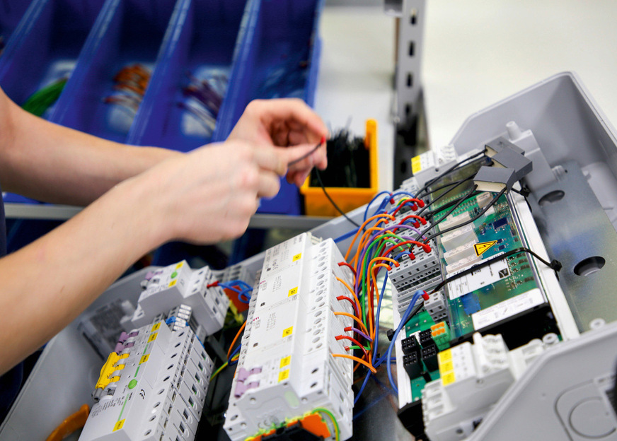 Um den Netzanschluss zu vereinfachen und abzusichern, setzen Projektierer zunehmend auf standardisierte Systeme.