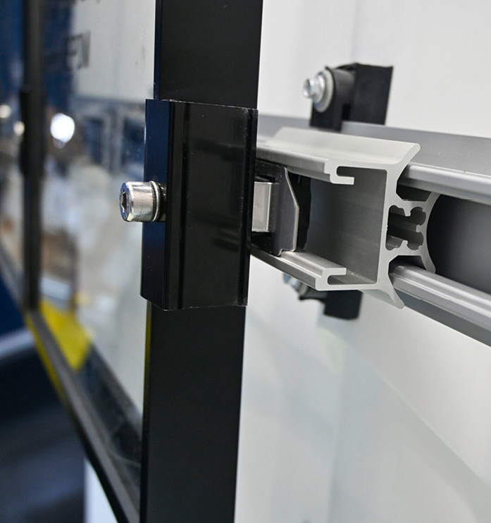 Der Flexadapter von K2 Systems ist für Dächer mit ­Blechdachziegeln gemacht.