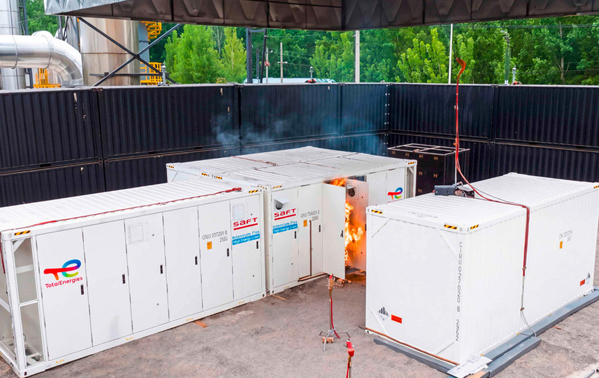 Saft hat ﻿den Feuersicherheitstest des Speichersystems I-Flex abgeschlossen.