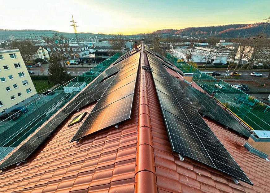 Die Baugenossenschaft Lörrach hat in der Hartmattenstraße mit ­Einhundert Energie ein Mieterstromprojekt realisiert.