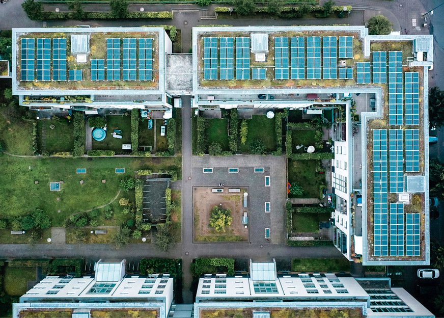 Dachflächen sind ausreichend vorhanden. Mit Mieterstrom lassen sich die Energiekosten deutlich senken.