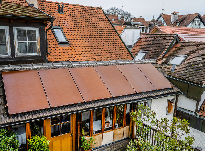 Die Solarmodule wurden dem Dach farblich angeglichen.