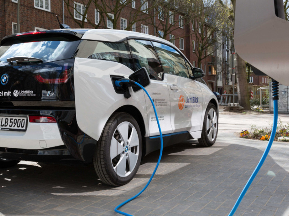 Bundesregierung verdoppelt Prämie für Elektroautos photovoltaik